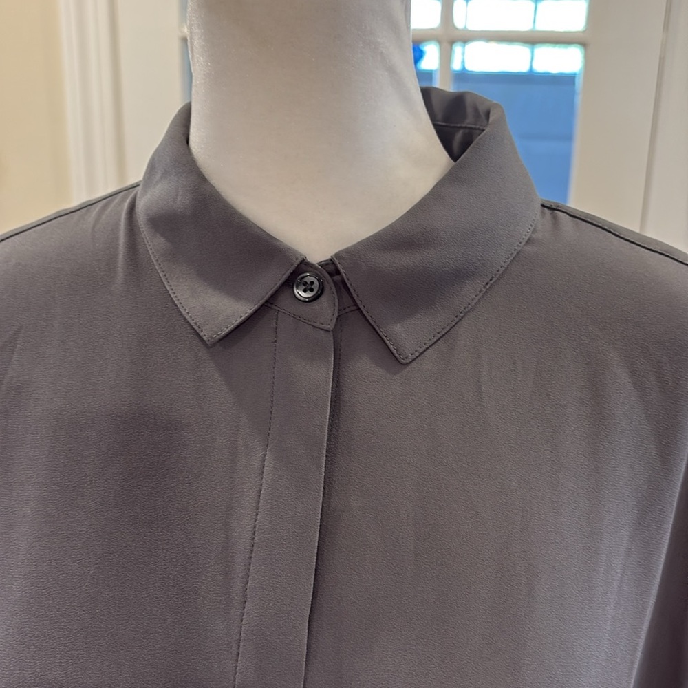 Banana Republic Charcoal Cap-Sleeve Collared Blouse. Size M - Picture 2 of 7
